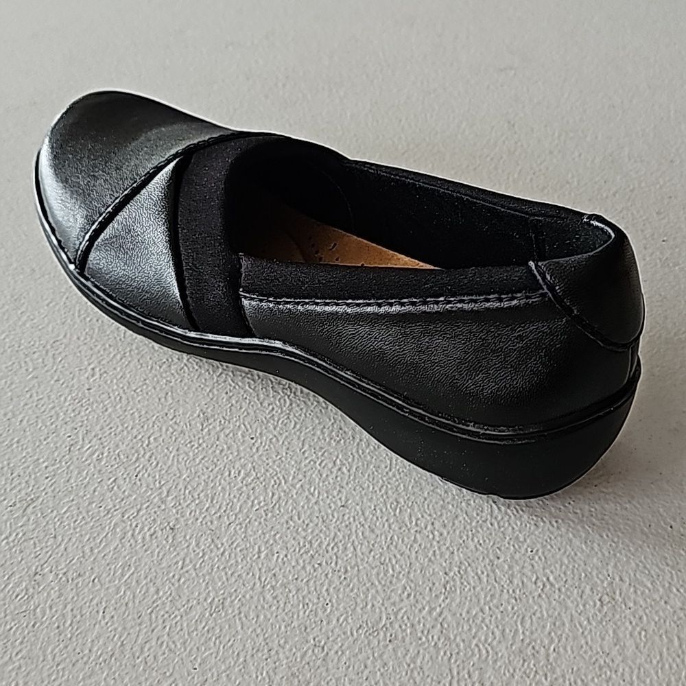 New Clark's Cora Charm Flat in Black, Size 7